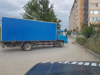 Дворовые войны: в Волгограде фуры вновь атаковали жилые квартала