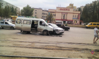 На юге Волгограда в ДТП с маршруткой пострадали три пассажира