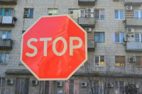 На улице Чуйкова 10 декабря запретят стоянку для машин