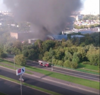 На складе при пожаре погибли шестнадцать человек, четверо в больнице