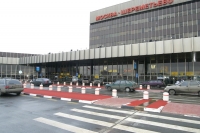 Летевший из Волгограда в Москву американский гражданин сломал плечо при выходе из самолета