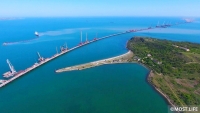 Строительство Крымского моста в Керченском проливе вдоль мыса Ак-Бурун