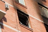 В Волжском из горящего дома вывели 15 человек 