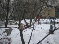 В повешенных за голову игрушках волгоградский активист увидел насилие