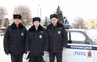 Волгоградские полицейские спасли из горящего дома троих человек