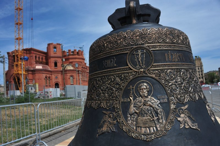 12-тонный колокол для храма Александра Невского прибыл в Волгоград