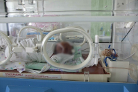 24-летняя мать напоила новорожденного сына уксусом