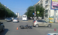 В Волгограде Hyundai Solaris столкнулась с мотоциклом