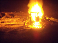 В Волгоградской области поздно ночью сгорели два трактора