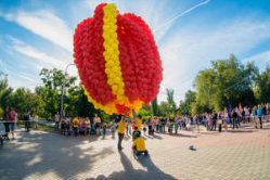 В День города юные волгоградцы поднялись в небо на воздушных шарах 