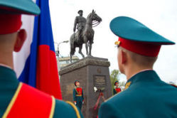 В центре Волгограда открыли памятник маршалу Рокоссовскому 
