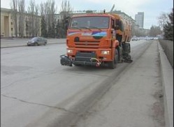 От пыли и грязи улицы Волгограда чистят машины-пылесосы