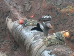 Под Волгоградом при ремонте нефтепровода рабочего убило краном