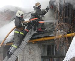 В Ворошиловском районе Волгограда сгорел двухэтажный коттедж