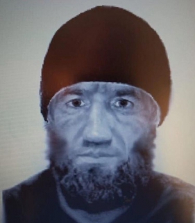 В Омской области разыскивают худощавого бородача. Он подозревается в убийстве супругов и их ребенка