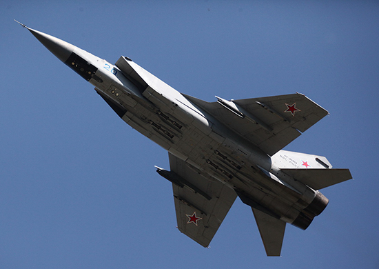 Минобороны РФ сообщило о перебазировании трех самолетов МиГ-31 в Калининградскую область. С «Кинжалами»