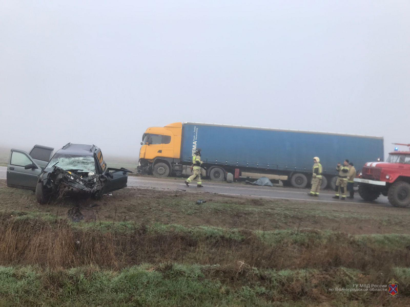 На одном участке дороги в Волгоградской области с интервалом в четыре минуты произошли два ДТП. Два человека погибли