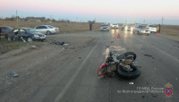 Мотоциклист погиб после двойного столкновения с иномарками