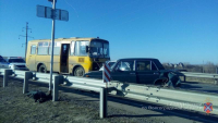Под Волгоградом автобус протаранил две легковушки