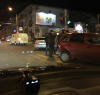 В Ворошиловском районе Волгограда произошла тройная авария