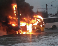 В Волгограде в утренний час пик дотла выгорела маршрутка