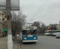 В центре Волгограда водитель остановил троллейбус и ушел снимать деньги в банкомат 