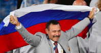 Пронесший флаг России белорус получит в подарок квартиру