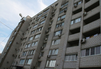 В Волгограде спасатели вызволяли малыша из-за закрывшейся балконной двери 