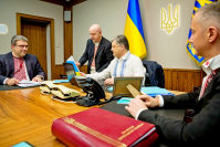 Порошенко заявил, что вернет Донбасс исключительно мирным путем