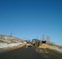 В Волгограде перевернулся большегруз с зерном