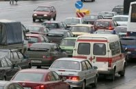 Дорожные работы мешают движению автомобилей в центре Волгограда