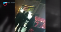 Недостойное поведение саратовских полицейских в волгоградском стрип-клубе попало на видео