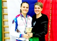 Мария Зинюхина (на фото слева)