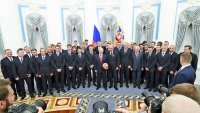 Путин наградил футболистов сборной России