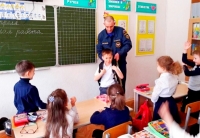 В Волгоградских школах сотрудники МЧС проводят уроки ОБЖ