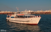 Смазливая чирлидерша целый час управляла крымским туристическим катером с пассажирами