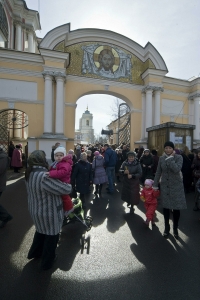 В очереди к мощам Николая чудотворца поймали «карманницу»