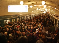 Московский метрополитен пытаются разгрузить плакатами