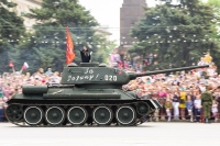 В Волгограде на площади Павших борцов прошел майский парад Победы