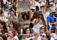 В Тель-Авиве молодые женщины устроили «Марш шлюх». ФОТО