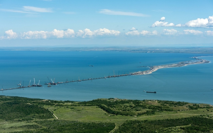 Автомобильное движение на Крымском мосту могут открыть уже в мае