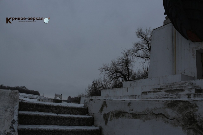 Истинное состояние маяка в Красноармейском районе волгоградцам показал лед. ФОТО