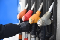 В УФАС рассказали, почему постоянно растут цены на бензин