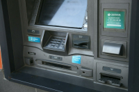 К середине июля российские банкоматы «научатся» выдавать и принимать новые купюры