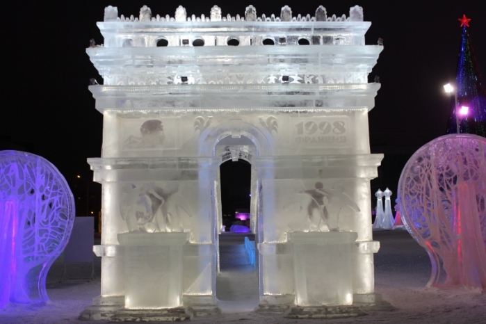Ледяной Волгоград стал частью эспланады в Перми