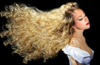 Ученые открыли зависимость привлекательности женщин от их цвета волос