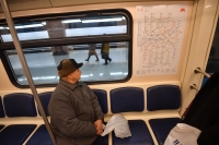 Минтранс обяжет пассажиров уступать места в метро, запретит перевозку детей в колясках и зловонные вещества