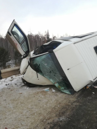 В Иркутске столкнулись иномарка и микроавтобус с 12 пассажирами