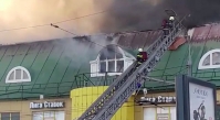 В Москве спустя несколько часов потушили пожар в торговом центре