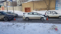Молодая автоледи в Волгограде  спровоцировала тройное ДТП